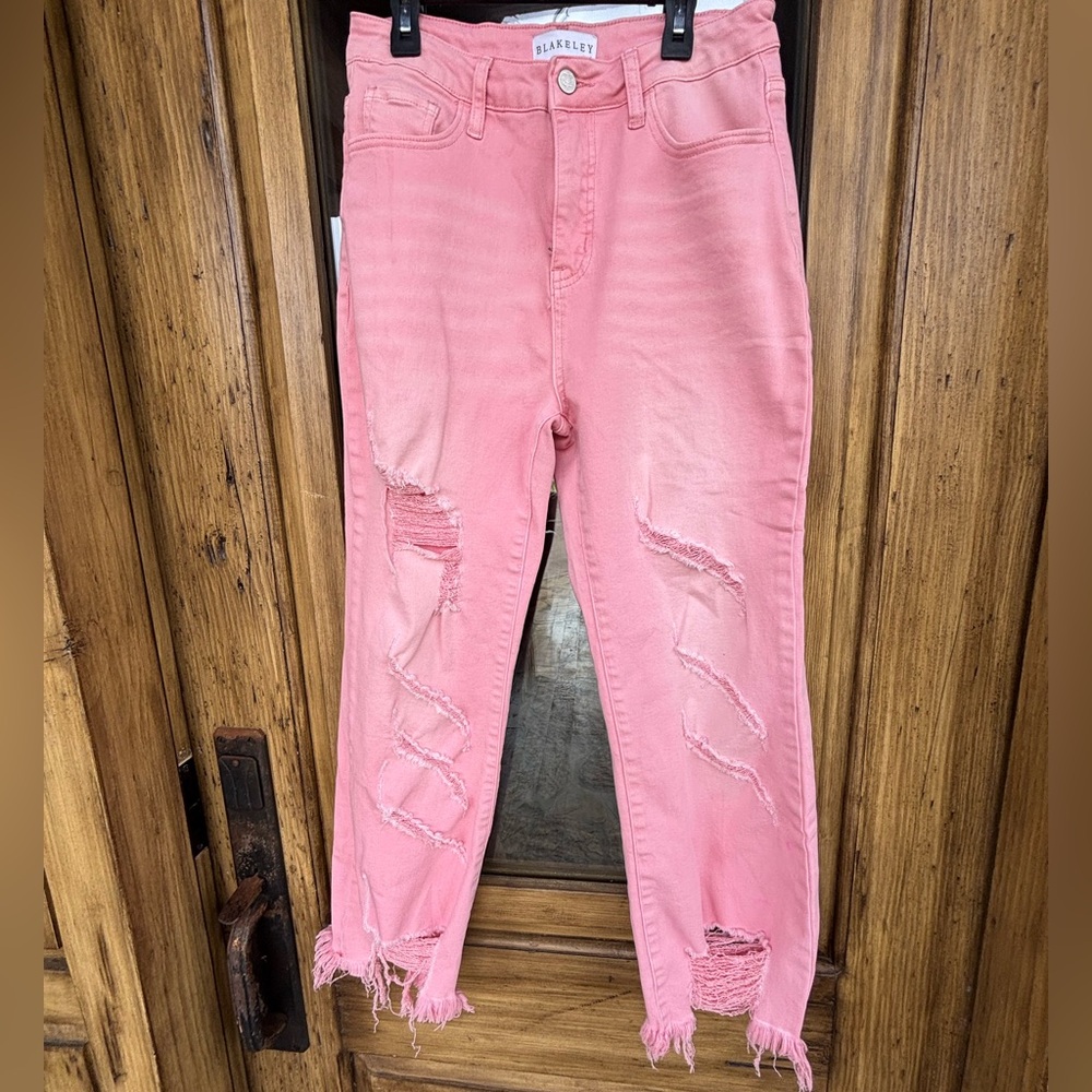 Blakeley Urban Pink Size 7 Distressed Crop Jeans NWOT